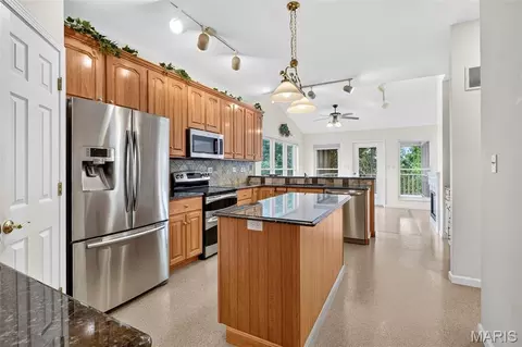 Kitchen - 74 Forest Hills Dr, Washington, MO 63090 photo 2 of 3