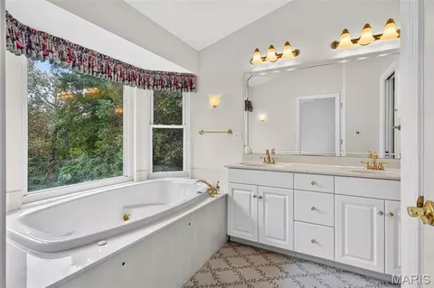 Bath - 74 Forest Hills Dr, Washington, MO 63090 photo 1 of 3