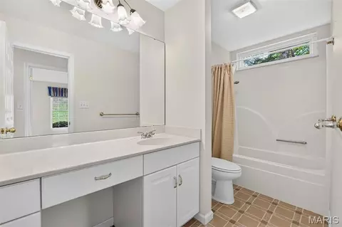 Bath - 74 Forest Hills Dr, Washington, MO 63090 photo 3 of 3