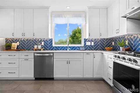 Kitchen - 1566 Buckhurst Ct, Ballwin, MO 63021 photo 2 of 4