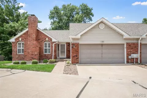 5116 Kennerly Place Dr, Saint Louis, MO 63128