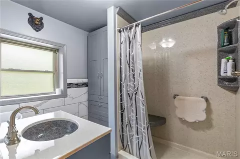 Bath - 1521 W Highway 100, Hermann, MO 65041 photo 2 of 3