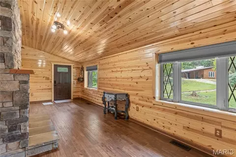 Entry Way - 1521 W Highway 100, Hermann, MO 65041 photo 3 of 4