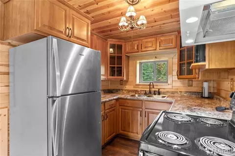 Kitchen - 1521 W Highway 100, Hermann, MO 65041 photo 4 of 5