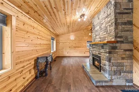 Living - 1521 W Highway 100, Hermann, MO 65041 photo 6 of 6