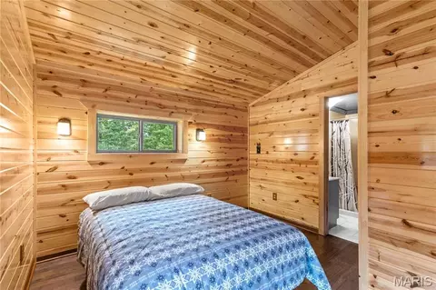Bedroom - 1521 W Highway 100, Hermann, MO 65041 photo 3 of 4