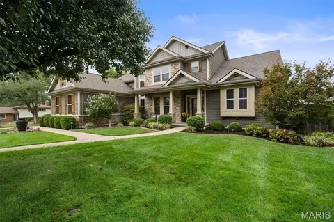 12531 Ridgefield Dr, Des Peres, MO 63131