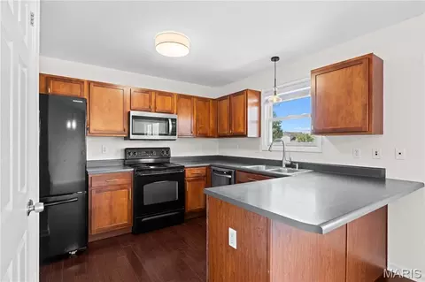 Kitchen - 51 E Homefield Point Ct, O'fallon, MO 63366 photo 2 of 3