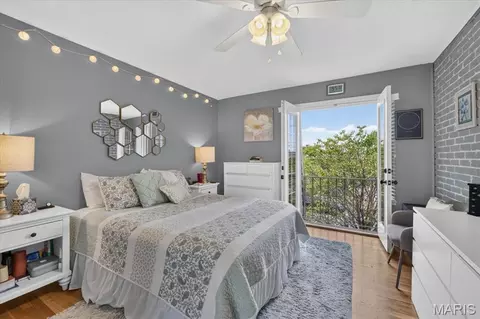 12861 Town And Four Dr #12861, Creve Coeur, MO 63141