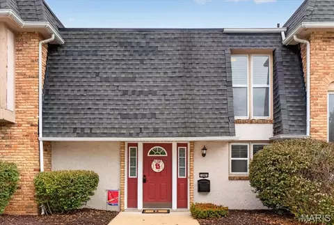 12861 Town And Four Dr #12861, Creve Coeur, MO 63141
