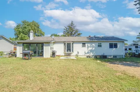 Exterior - 4044 Avery Ln, Bridgeton, MO 63044 photo 7 of 9
