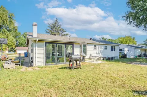Exterior - 4044 Avery Ln, Bridgeton, MO 63044 photo 6 of 9