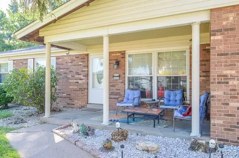 Exterior - 4044 Avery Ln, Bridgeton, MO 63044 photo 3 of 9