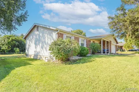 Exterior - 4044 Avery Ln, Bridgeton, MO 63044 photo 4 of 9