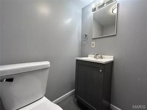 Bath - 6325 Everett Dr, Saint Louis, MO 63134 photo 2 of 2