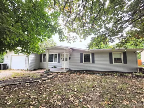 661 Parkside St, Hillsboro, IL 62049
