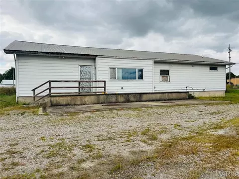 102 Carrie St, Taylor Springs, IL 62089