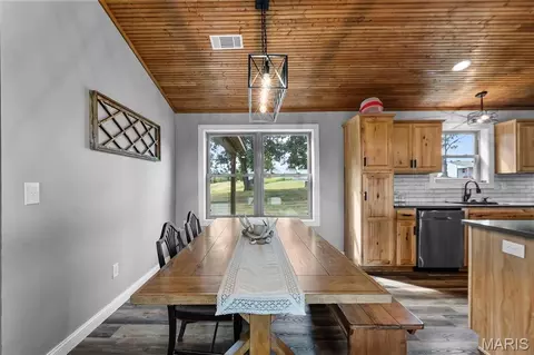 Dining - 2759 Pcr 910, Perryville, MO 63775 photo 1 of 1
