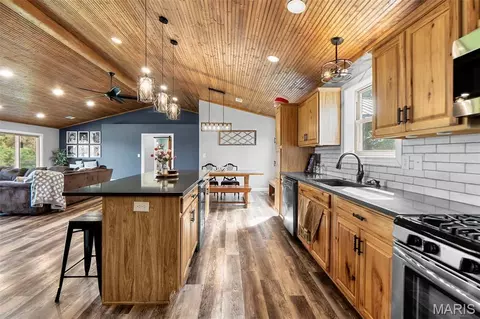 Kitchen - 2759 Pcr 910, Perryville, MO 63775 photo 2 of 4