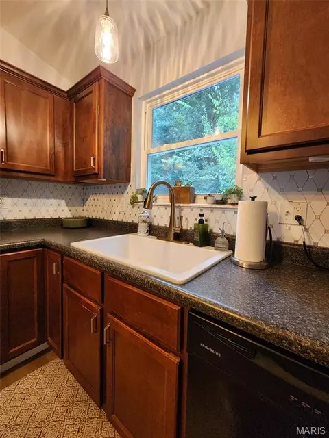 Kitchen - 3605 N Meadow Mill Dr, Arnold, MO 63010 photo 5 of 8