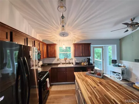 Kitchen - 3605 N Meadow Mill Dr, Arnold, MO 63010 photo 7 of 8