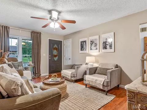 Living - 112 Jefferson, Waterloo, IL 62298 photo 2 of 3