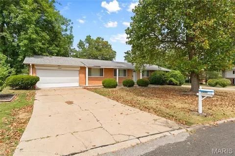 1805 Claudine Dr, Saint Louis, MO 63138