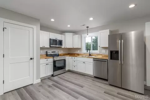 Kitchen - 15564 Top Dr, Saint Robert, MO 65584 photo 1 of 3