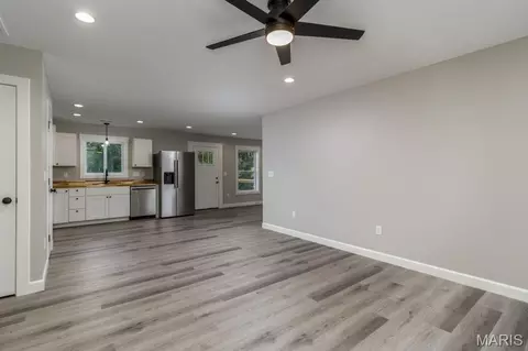 Living - 15564 Top Dr, Saint Robert, MO 65584 photo 1 of 4