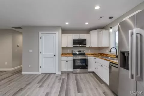 Kitchen - 15564 Top Dr, Saint Robert, MO 65584 photo 3 of 3