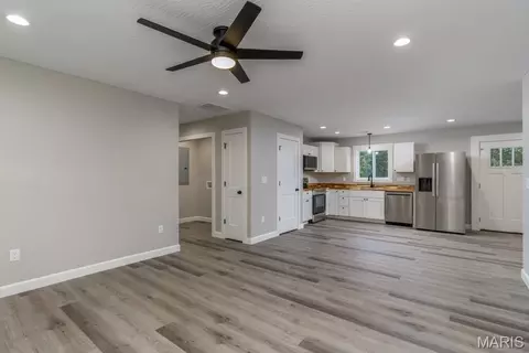 Living - 15564 Top Dr, Saint Robert, MO 65584 photo 3 of 4