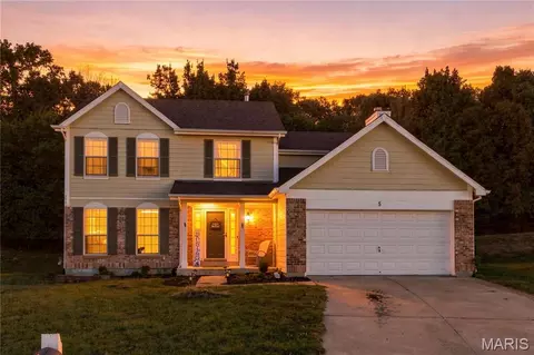 5 Autumn Peak Ct, Fenton, MO 63026