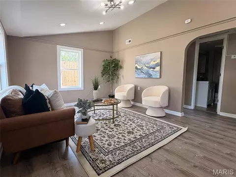 Living - 522 B St, Bethalto, IL 62010 photo 1 of 3