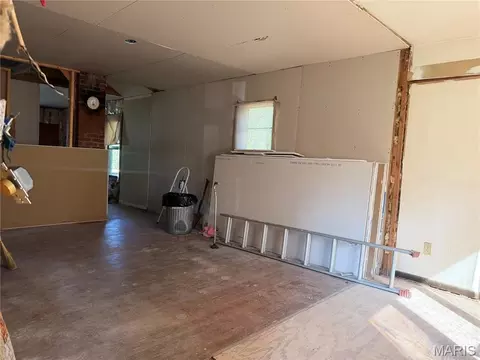 Living - 806 Buford Blvd, Fredericktown, MO 63645 photo 2 of 3