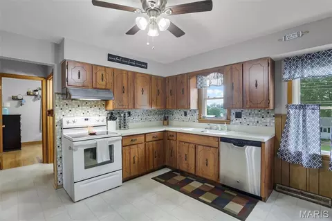 Kitchen - 704 W 9th St, Washington, MO 63090 photo 3 of 3