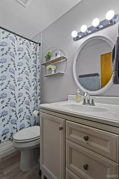 Bath - 704 W 9th St, Washington, MO 63090 photo 1 of 2