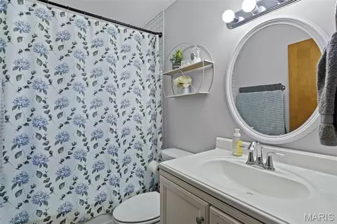 Bath - 704 W 9th St, Washington, MO 63090 photo 2 of 2