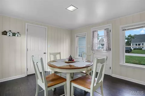 Dining - 704 W 9th St, Washington, MO 63090 photo 1 of 4