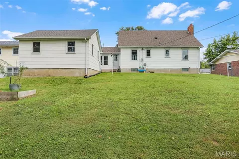 Exterior - 704 W 9th St, Washington, MO 63090 photo 3 of 4