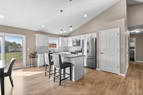 Kitchen - 866 Pebble Beach Ct, Union, MO 63084 photo 2 of 2