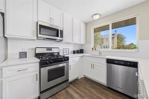 Kitchen - 7 Town Cryer Ct, O'fallon, MO 63366 photo 3 of 6