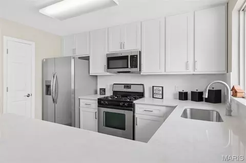 Kitchen - 7 Town Cryer Ct, O'fallon, MO 63366 photo 2 of 6