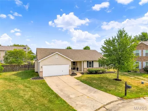 7 Town Cryer Ct, O'fallon, MO 63366