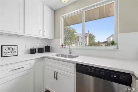 Kitchen - 7 Town Cryer Ct, O'fallon, MO 63366 photo 5 of 6