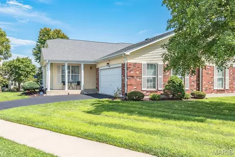 3940 Grand National Dr, Florissant, MO 63034