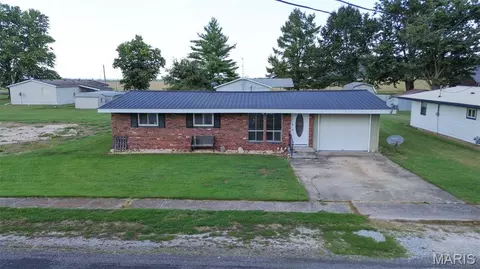 224 Elm St, Eldred, IL 62027