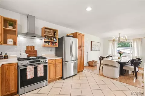 Kitchen - 661 Sun Vly N, Arnold, MO 63010 photo 1 of 2