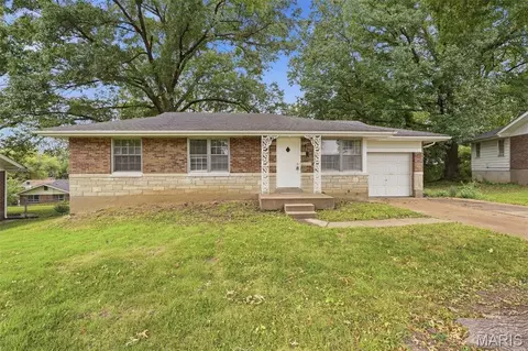 9725 Griffin Dr, Saint Louis, MO 63137