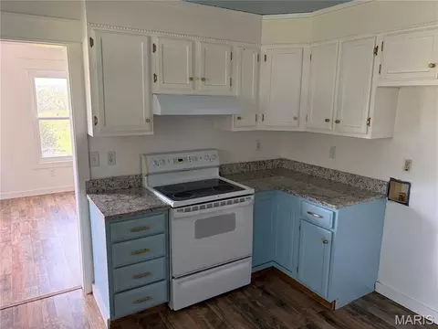 Kitchen - 2161 Young Rd, Pacific, MO 63069 photo 2 of 3