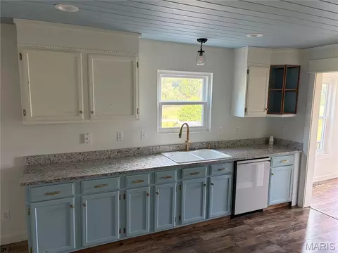 Kitchen - 2161 Young Rd, Pacific, MO 63069 photo 3 of 3